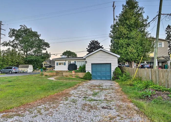 East Tawas Cabin W/ Lake Huron Access & Views